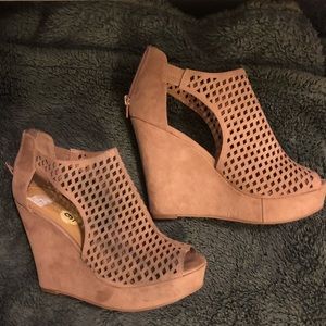 super cute summer wedges